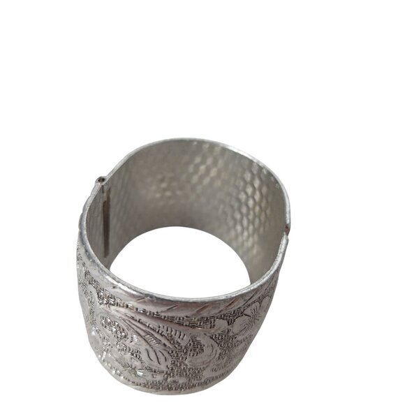 Vintage Wide Engraved Silver Tone Hinged Cuff Bracelet Bangle Statement Western - Picture 3 of 7